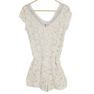 Xhileration cream lace romper Size medium